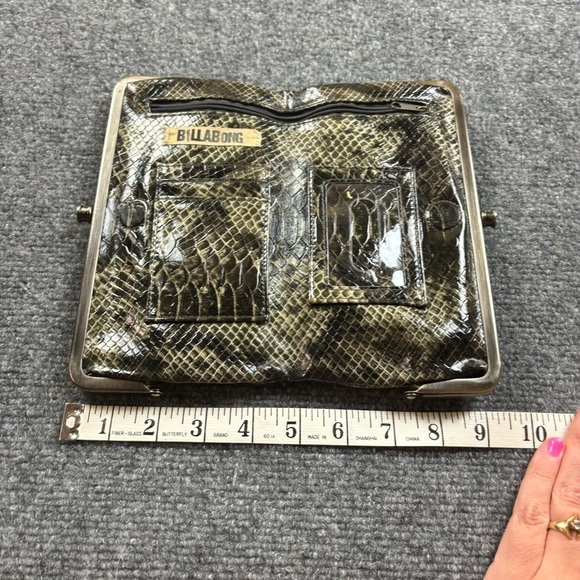 BILLABONG Women’s green snakeskin  wallet clutch - Picture 8 of 11